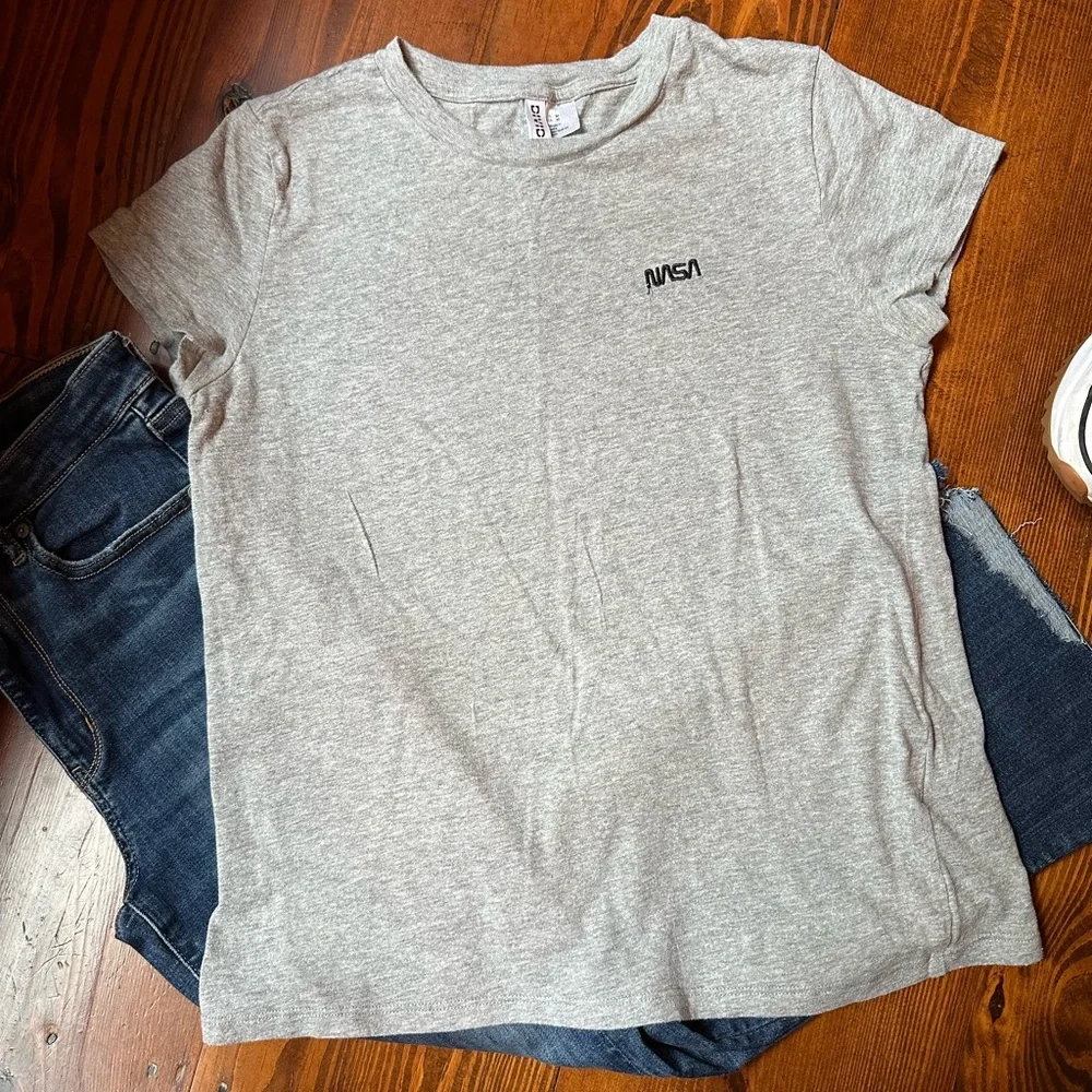 H&M Women’s NASA Basic GrayTee 🚀 - Picture 2 of 6